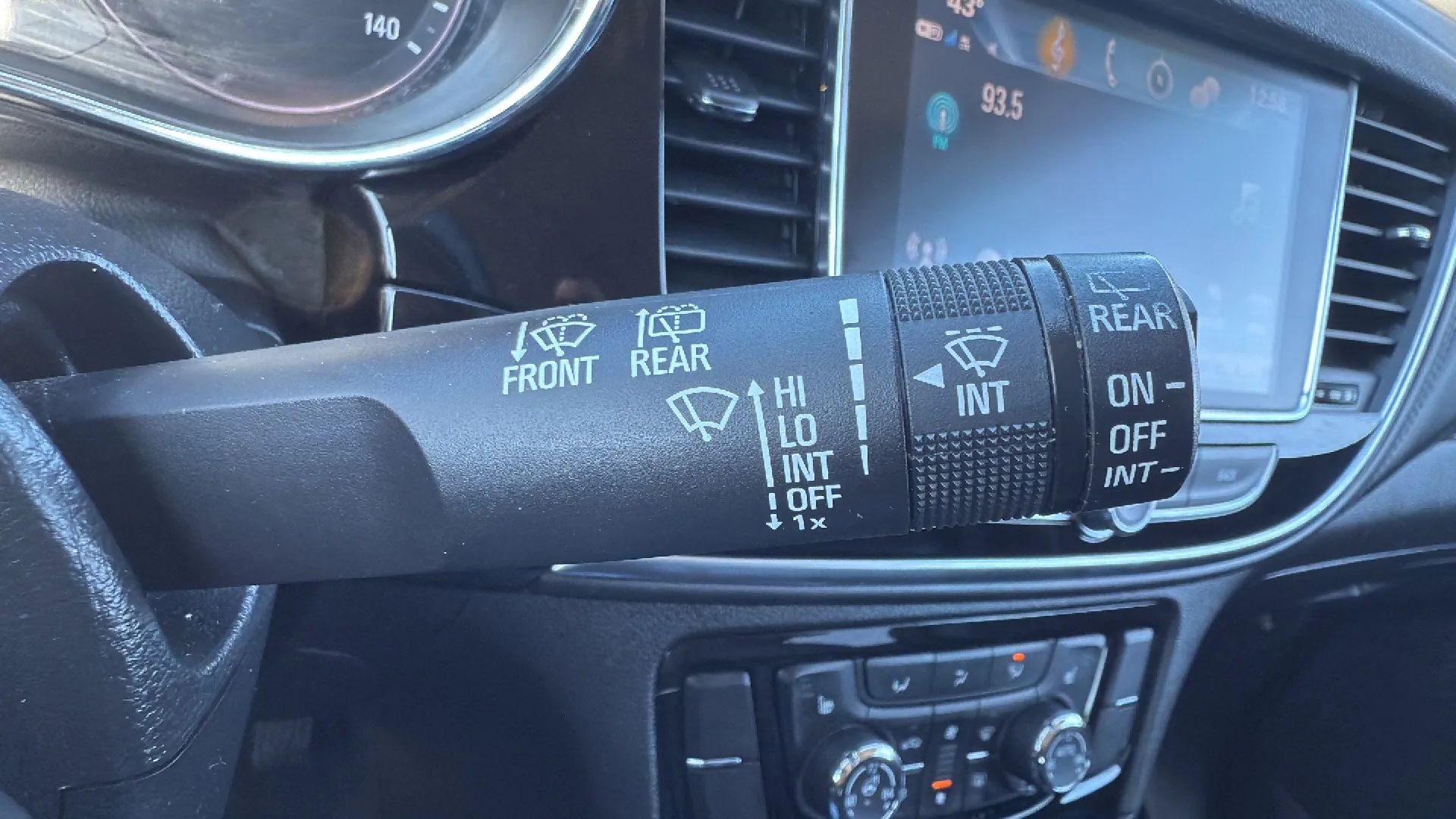 Used 2018 Buick Encore Essence image 13