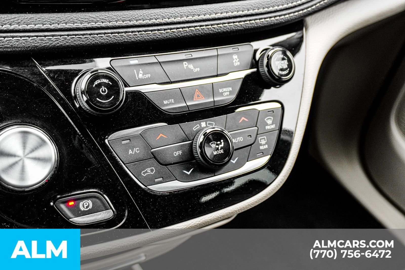 Used 2023 Chrysler Pacifica Touring-L image 45