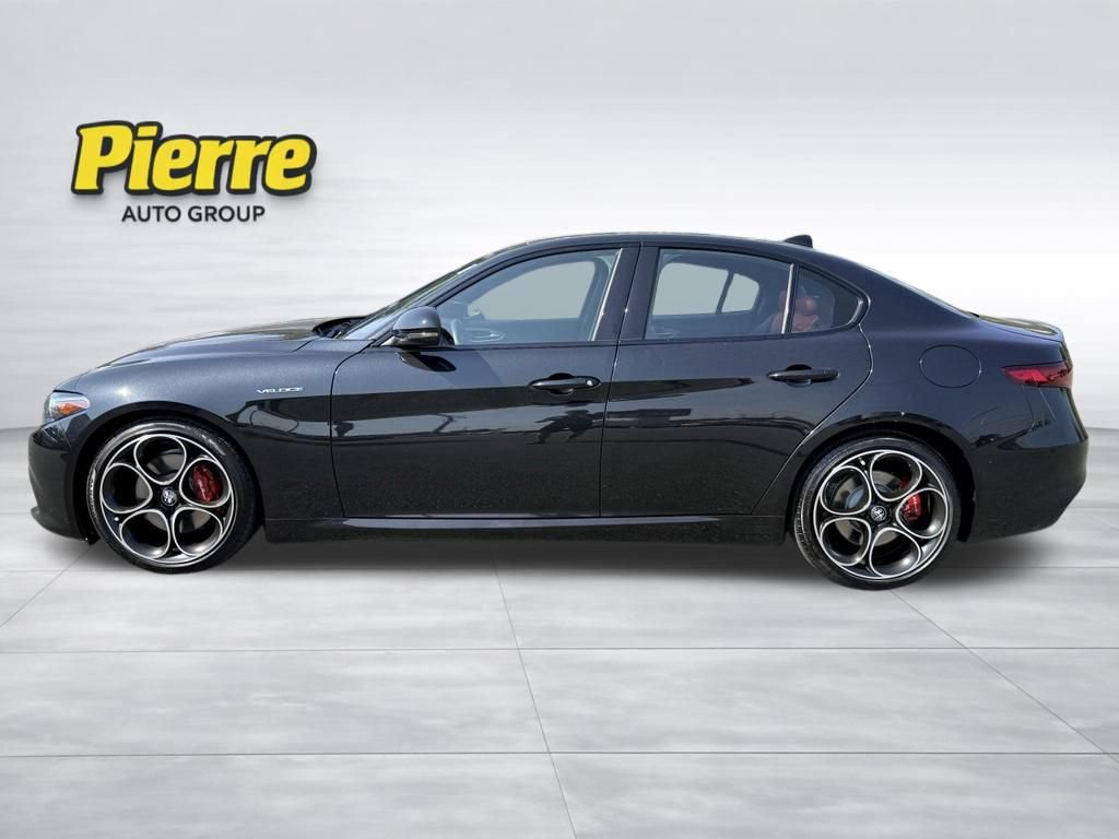 Used 2022 Alfa Romeo Giulia Veloce RWD image 4