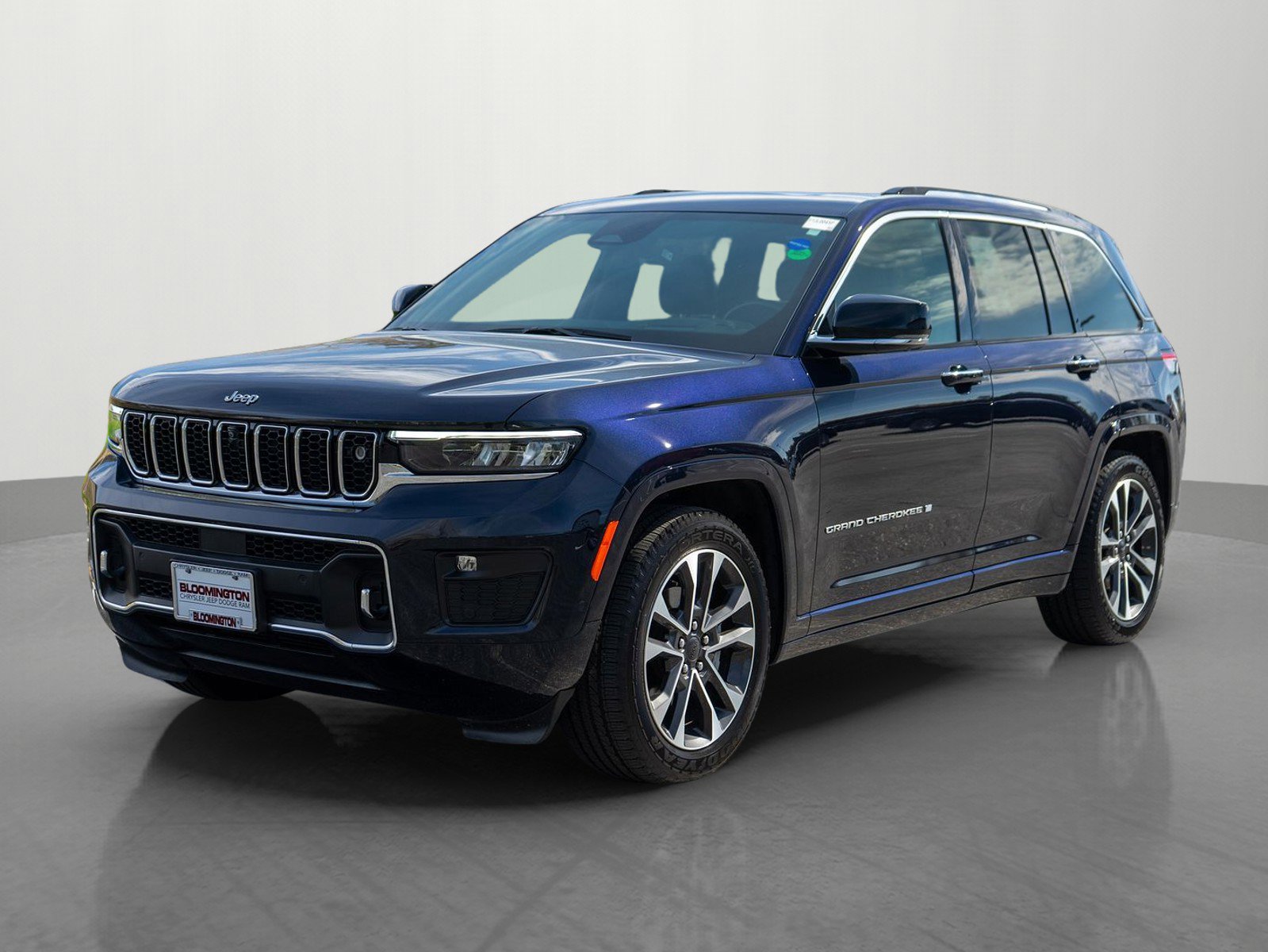 Used 2023 Jeep Grand Cherokee Overland w/ Adv Protech Group III AWD/4WD image 3
