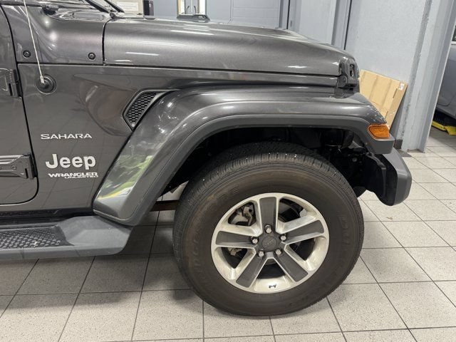 Used 2018 Jeep Wrangler Unlimited Sahara w/ Dual Top Group AWD/4WD image 9