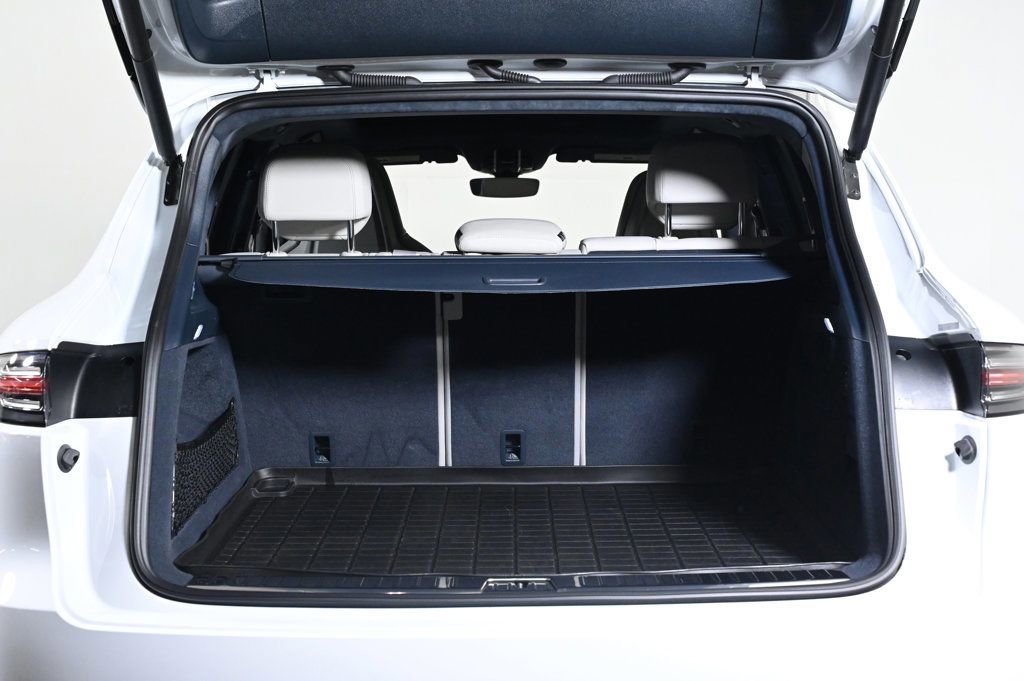 Used 2022 Porsche Cayenne Turbo image 28