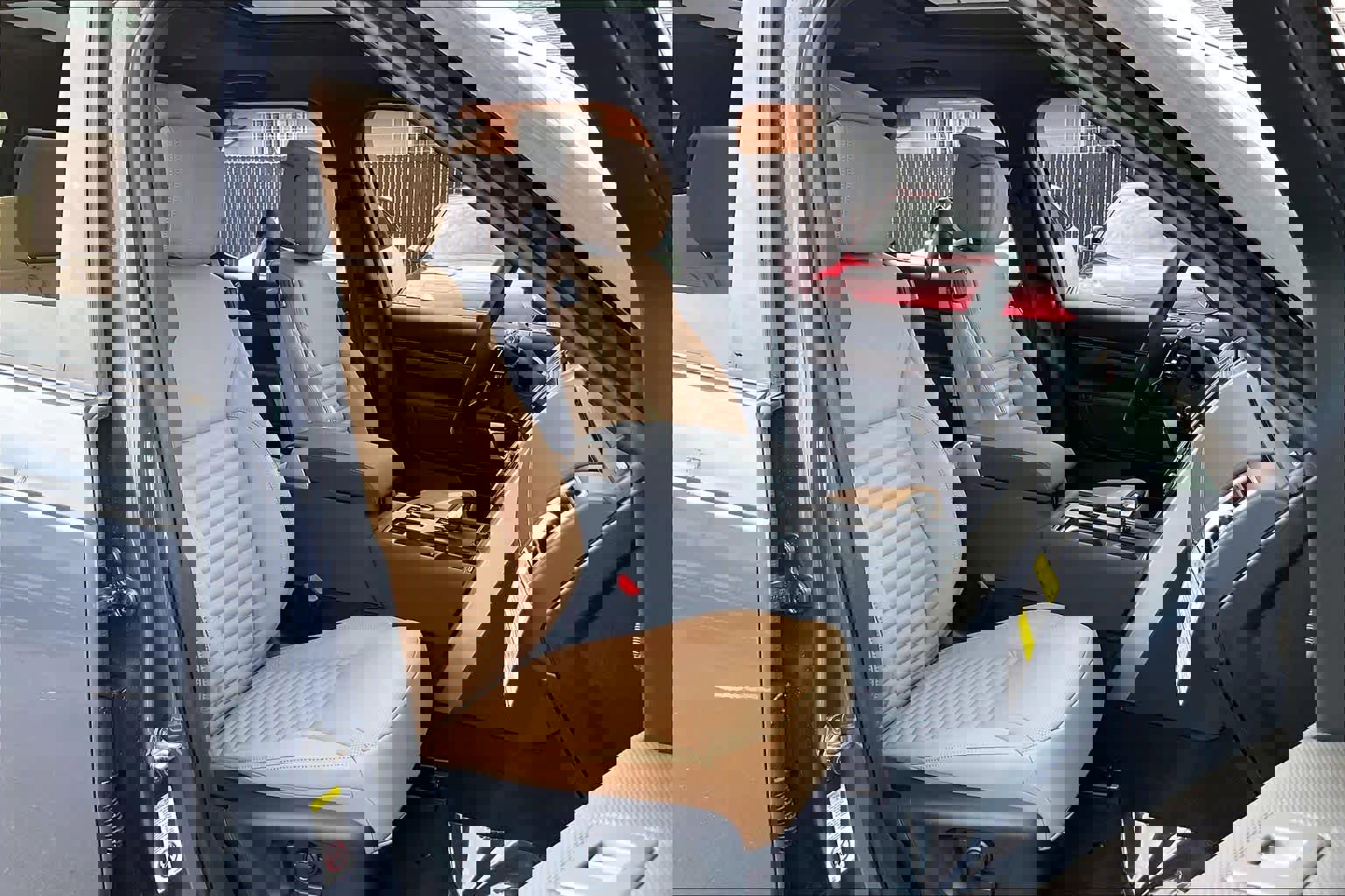 New 2026 Land Rover Discovery Dynamic SE image 31