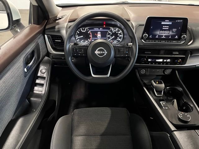 Used 2023 Nissan Rogue SV image 18