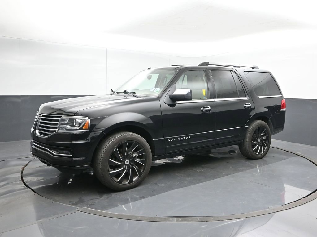 Used 2017 Lincoln Navigator Select image 2