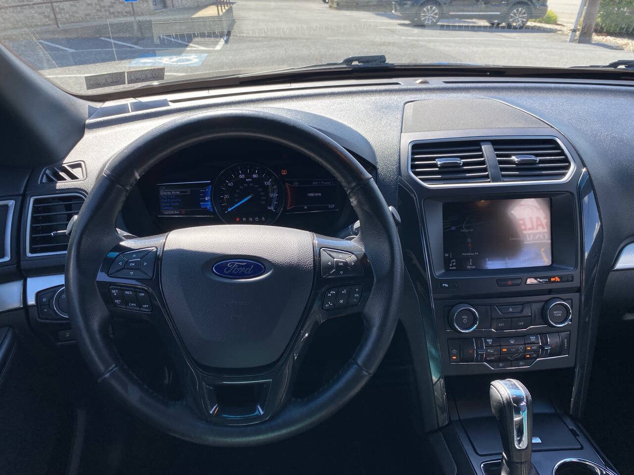Used 2017 Ford Explorer XLT w/ Equipment Group 202A AWD/4WD image 28