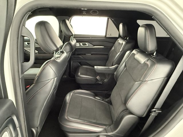 Used 2025 Ford Explorer ST RWD image 19