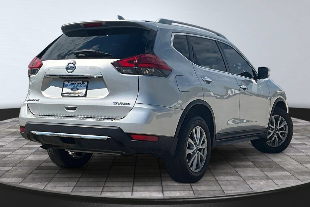 Used 2017 Nissan Rogue SV AWD/4WD image 6