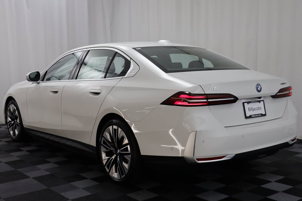 New 2026 BMW i5 eDrive40 image 16