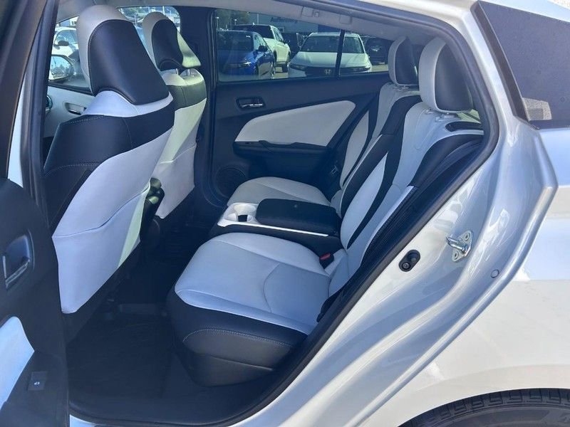 Used 2018 Toyota Prius Prime Advanced image 8