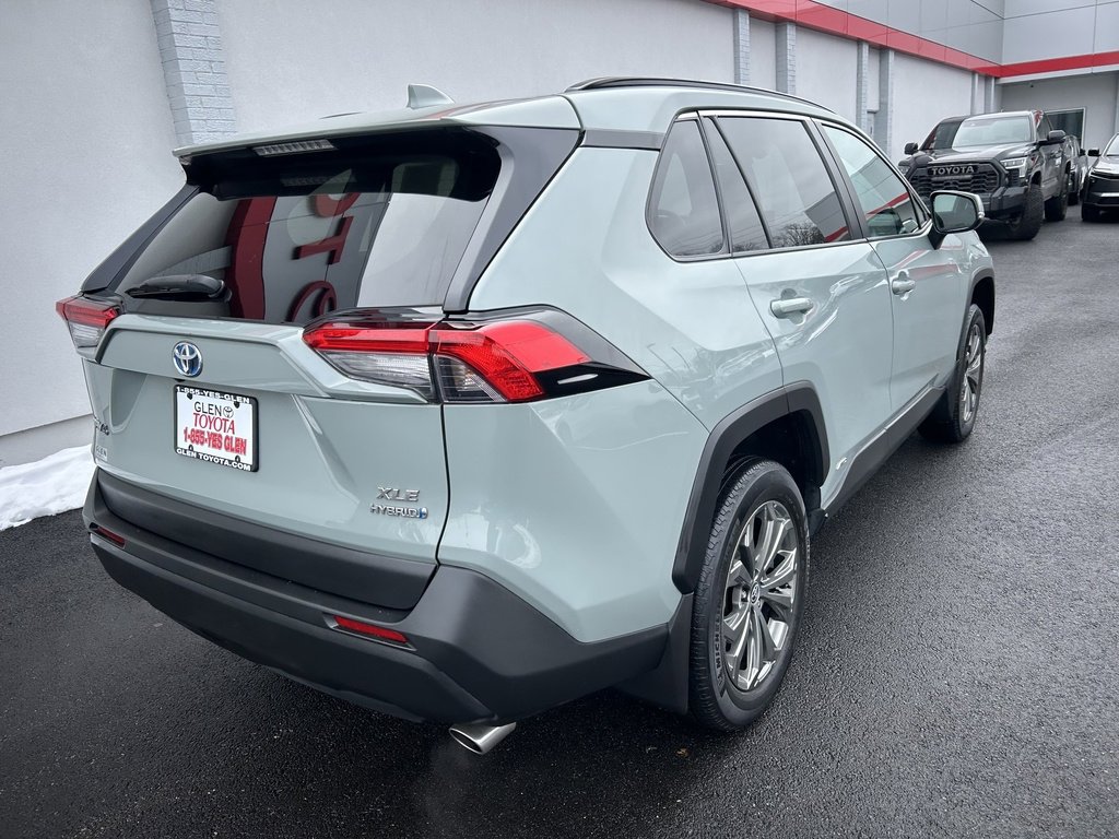 Used 2022 Toyota RAV4 XLE Premium image 5