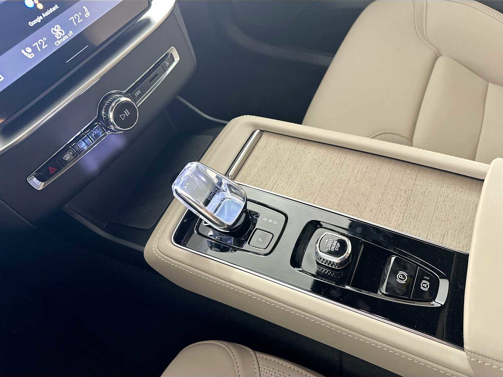 Used 2025 Volvo XC90 B6 Plus w/ Protection Package Premier image 16