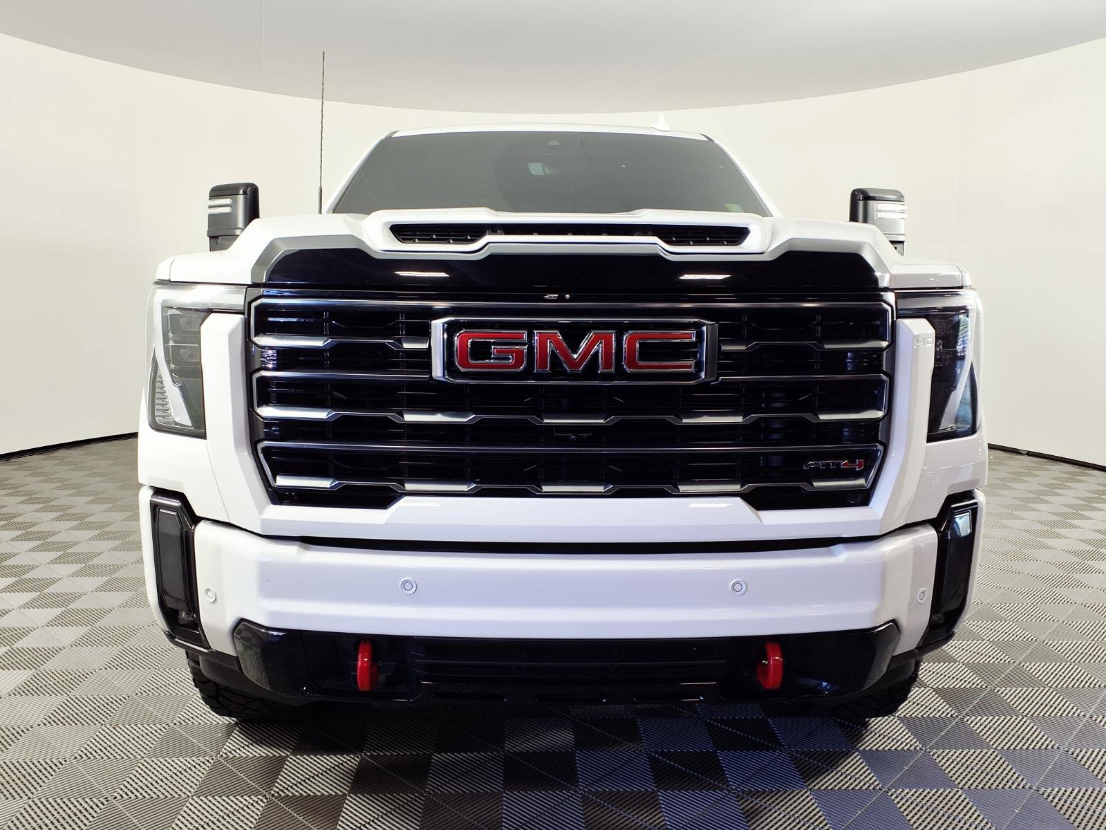 Used 2024 GMC Sierra 2500 AT4 w/ Technology Package AWD/4WD image 2