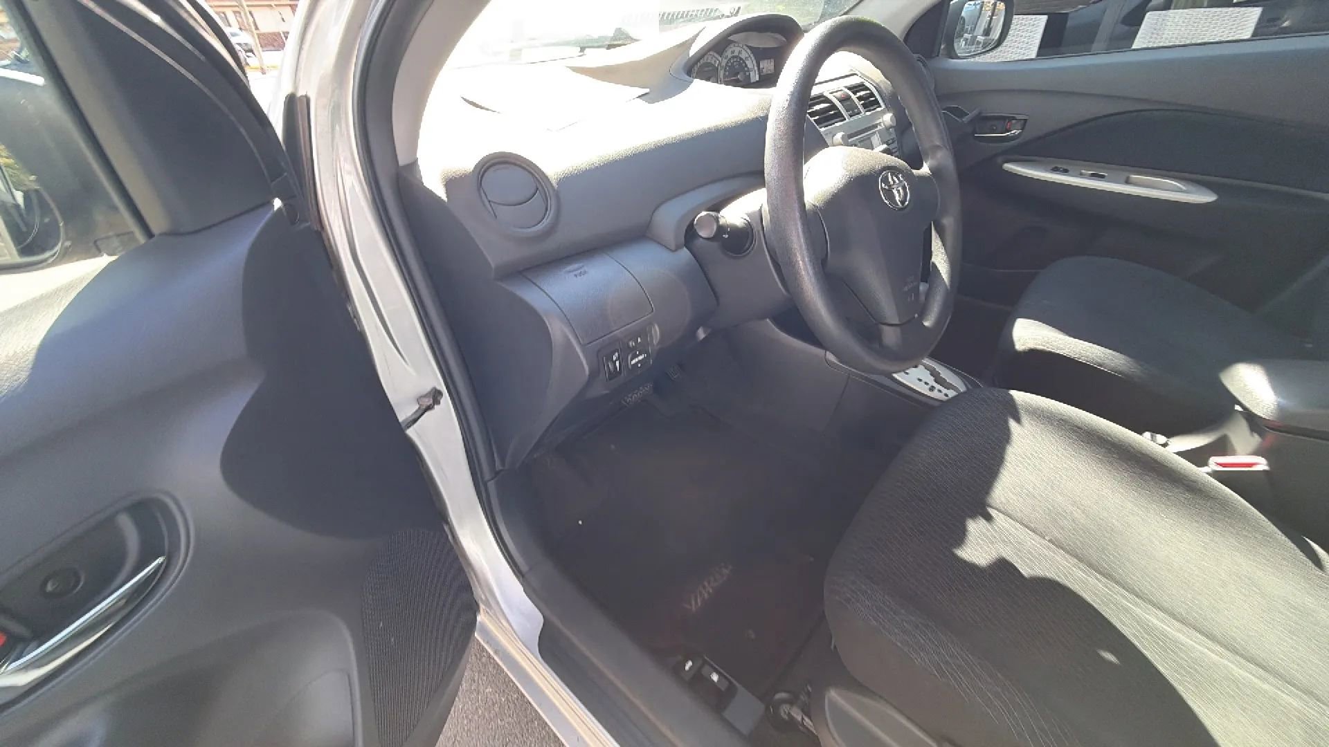 Used 2008 Toyota Yaris S image 37