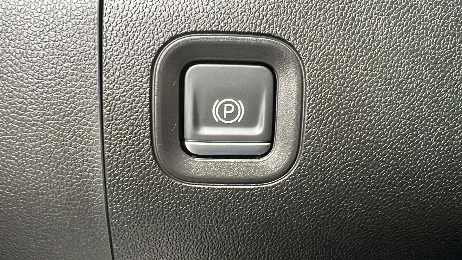 Certified 2021 Chevrolet Silverado 1500 LT image 21