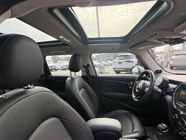 Used 2016 MINI Cooper 4-Door Hardtop image 21