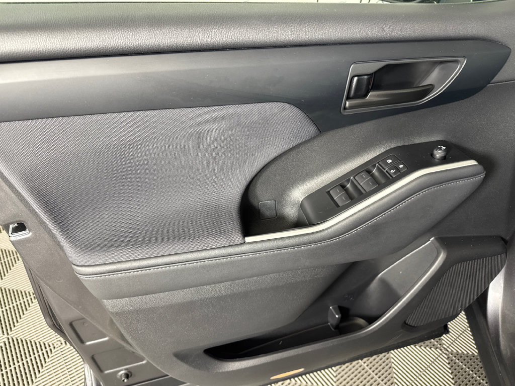 Used 2023 Toyota Highlander LE FWD image 10