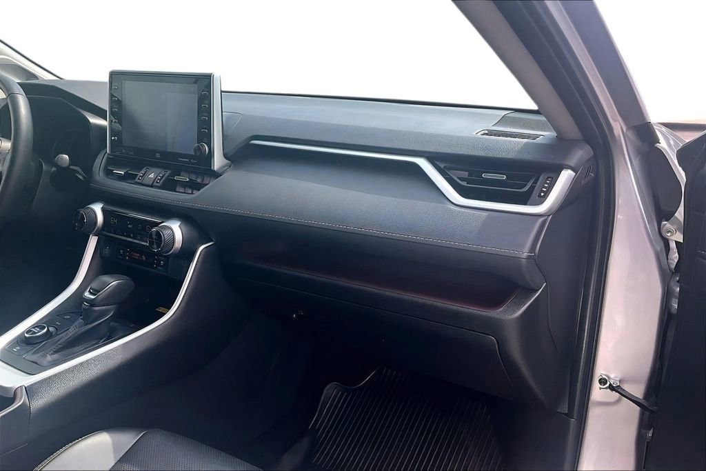 Used 2022 Toyota RAV4 Limited AWD/4WD image 16