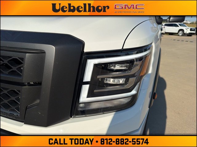 Used 2024 Nissan Titan PRO-4X image 13