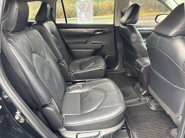 Used 2023 Toyota Highlander Platinum image 13