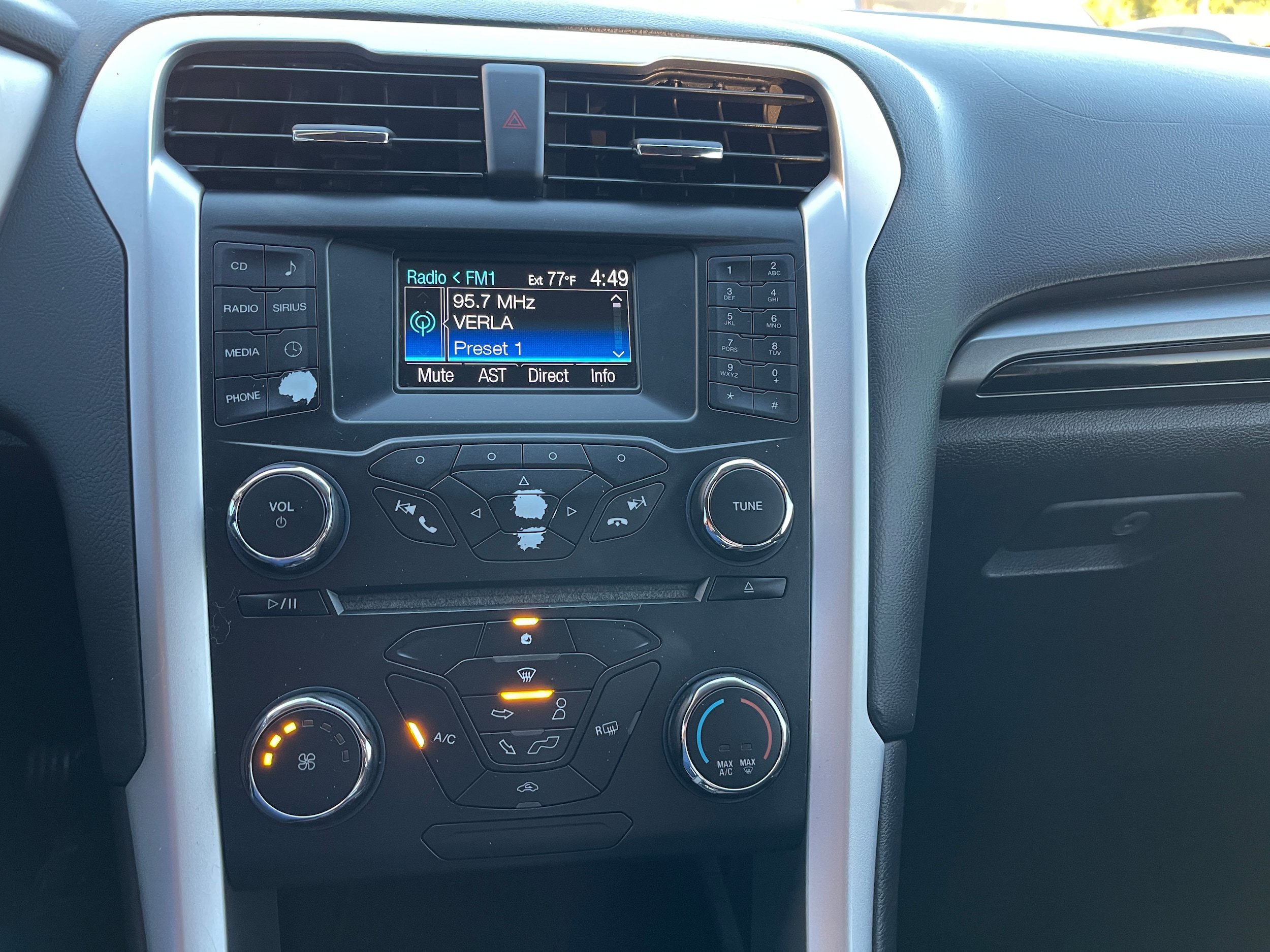 Used 2013 Ford Fusion SE FWD image 17