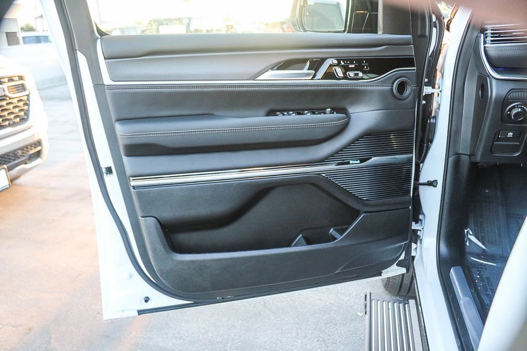 New 2026 Jeep Grand Wagoneer Summit AWD/4WD image 23