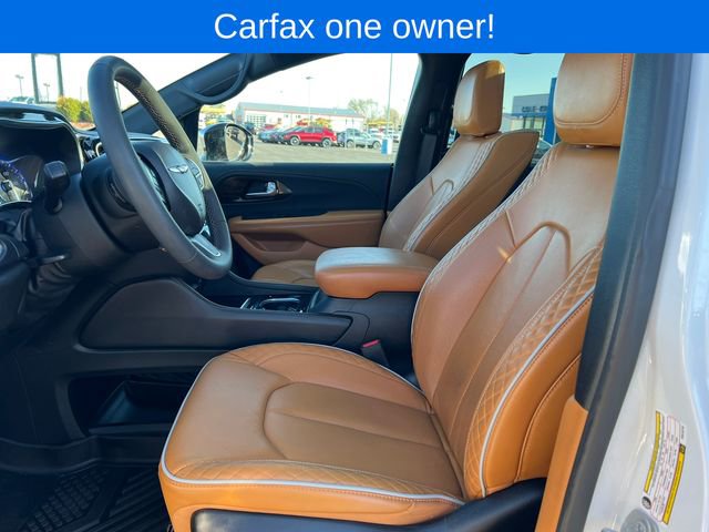 Used 2023 Chrysler Pacifica Pinnacle image 3