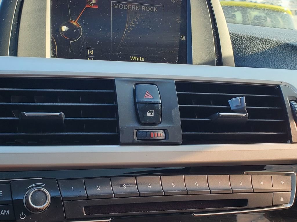 Used 2016 BMW 320i Sedan image 23