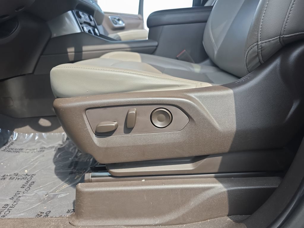 Used 2021 Chevrolet Tahoe LT w/ LT Signature Package AWD/4WD image 33