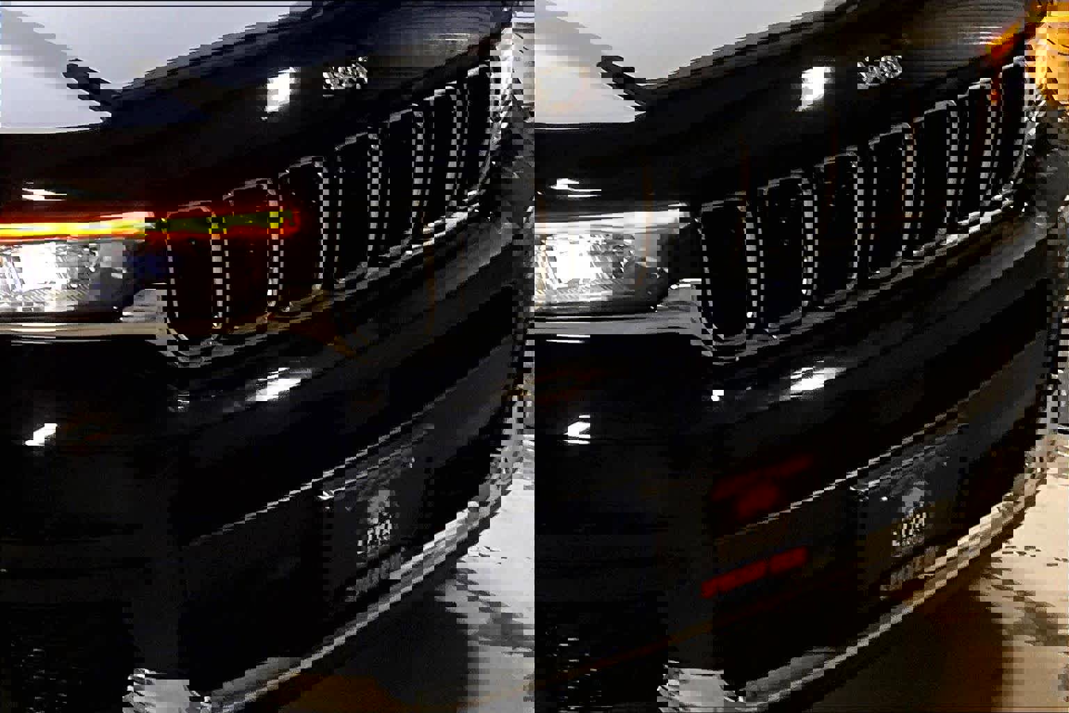 Used 2023 Jeep Grand Cherokee L Laredo image 33