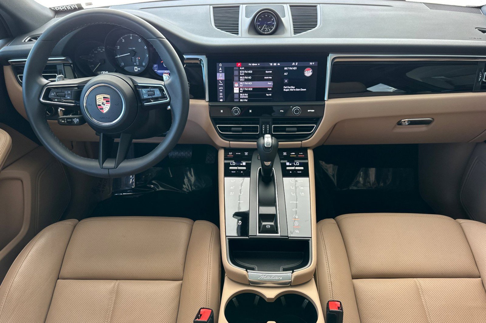 Certified 2023 Porsche Macan AWD image 6