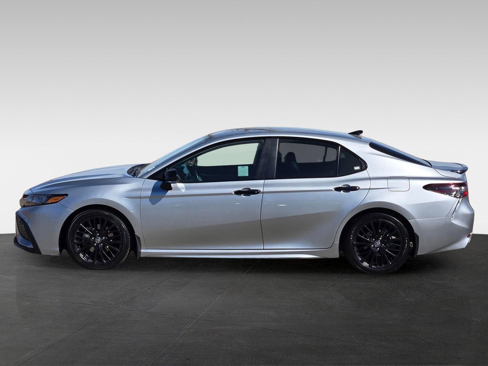 Used 2022 Toyota Camry SE w/ Convenience Package FWD image 7