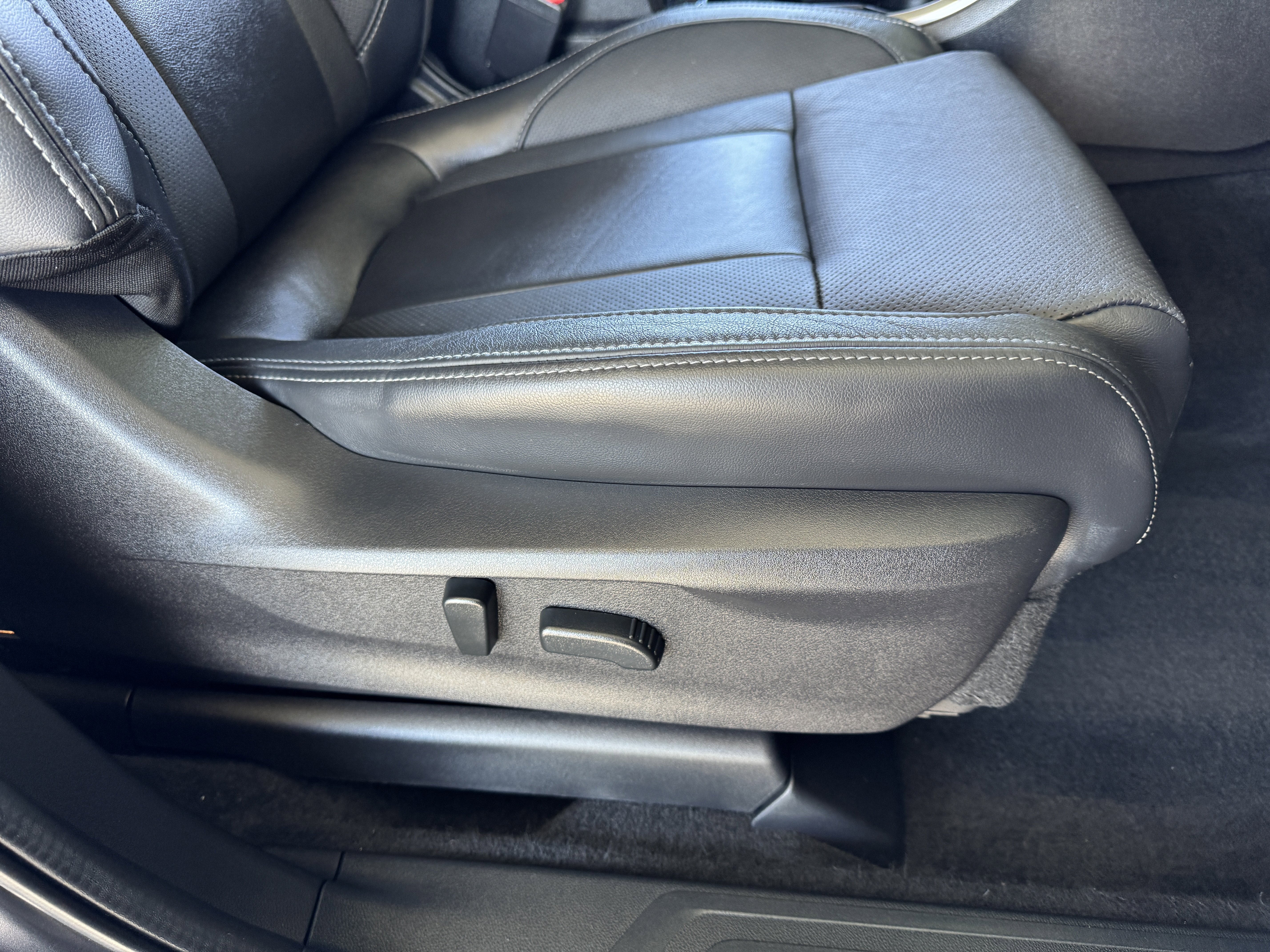 Used 2022 Subaru Ascent Limited w/ Technology Package image 24