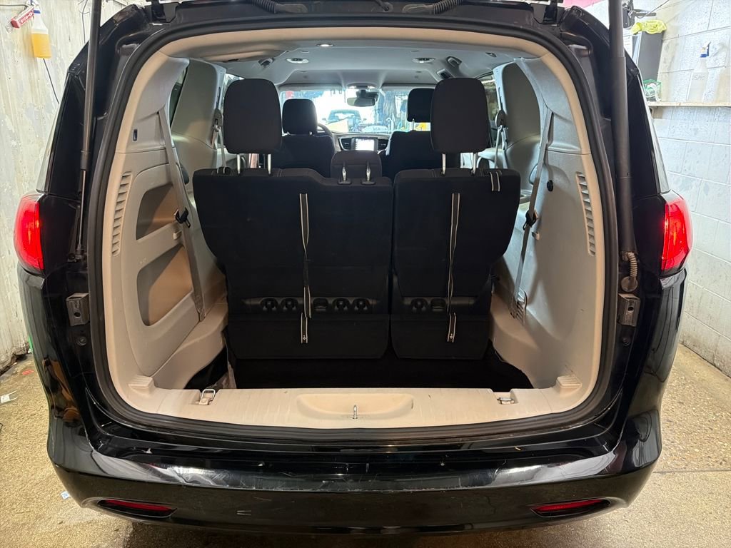 Used 2024 Chrysler Voyager LX FWD image 28