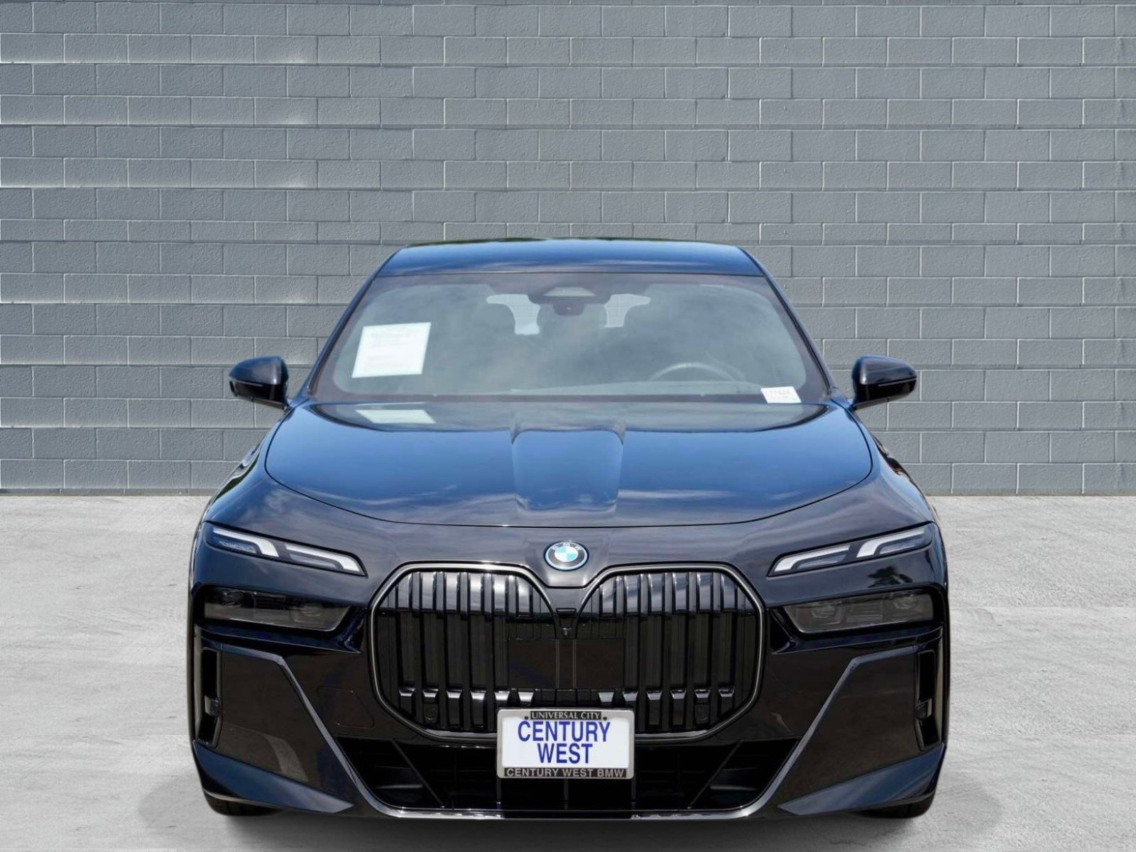 Used 2026 BMW i7 eDrive50 w/ M Sport Package RWD image 2
