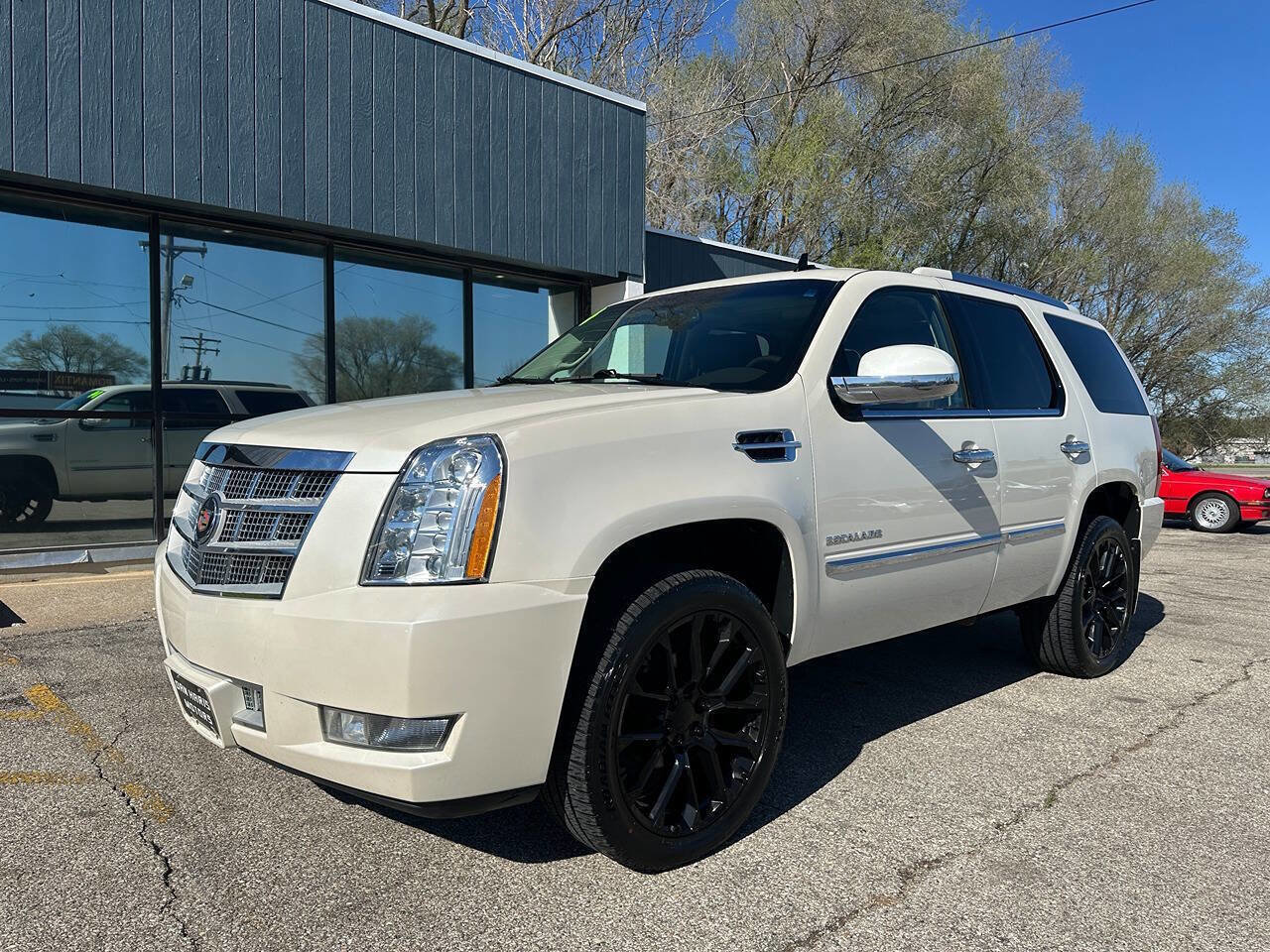 Used 2014 Cadillac Escalade Platinum AWD/4WD image 2