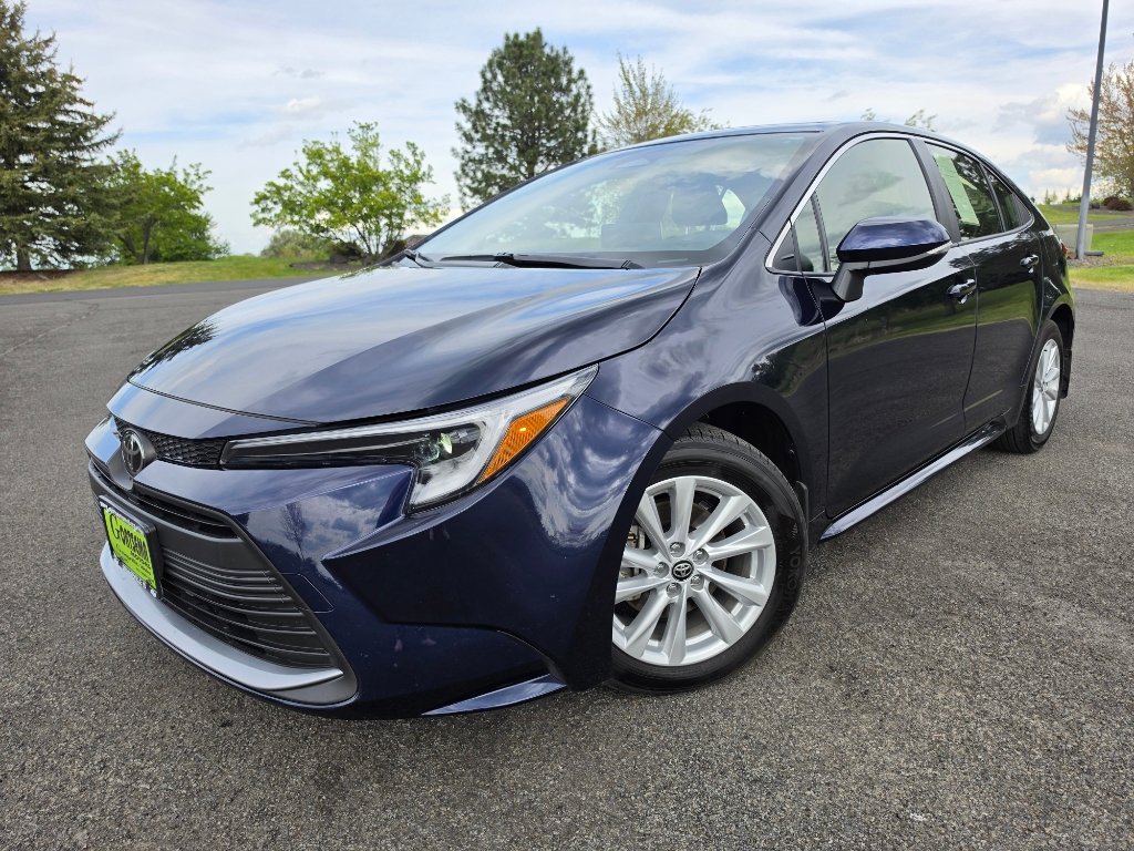 Used 2026 Toyota Corolla XLE FWD image 1