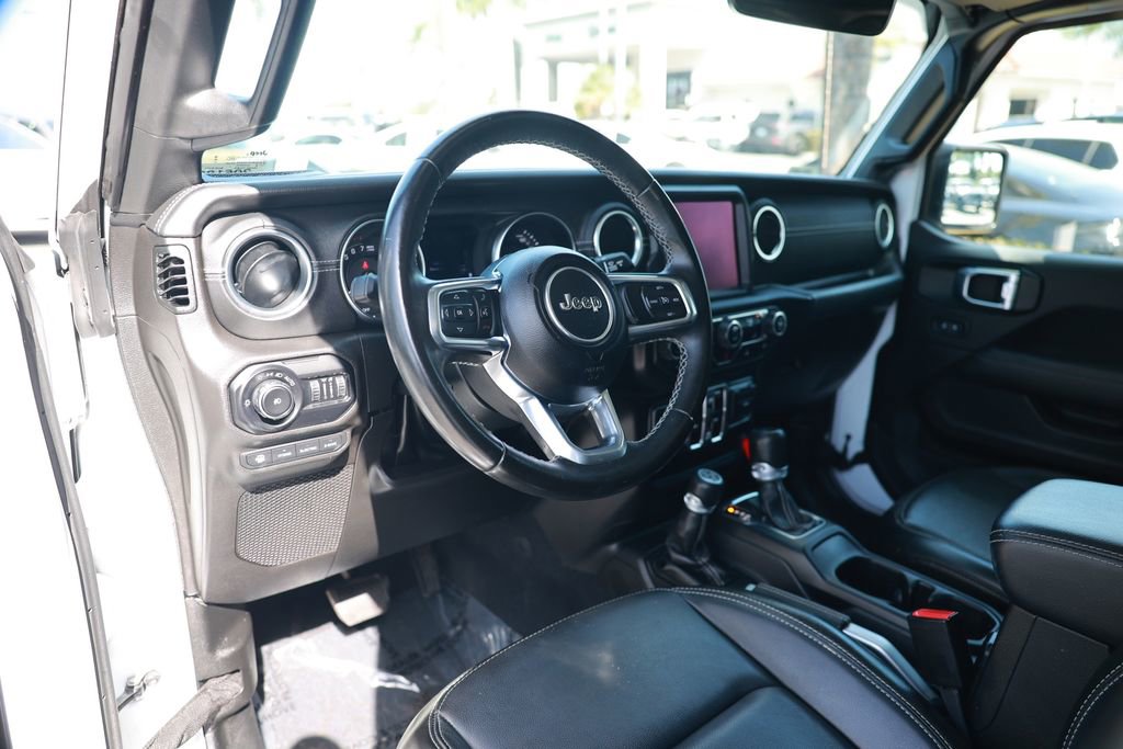 Used 2022 Jeep Wrangler Unlimited Sahara AWD/4WD image 17