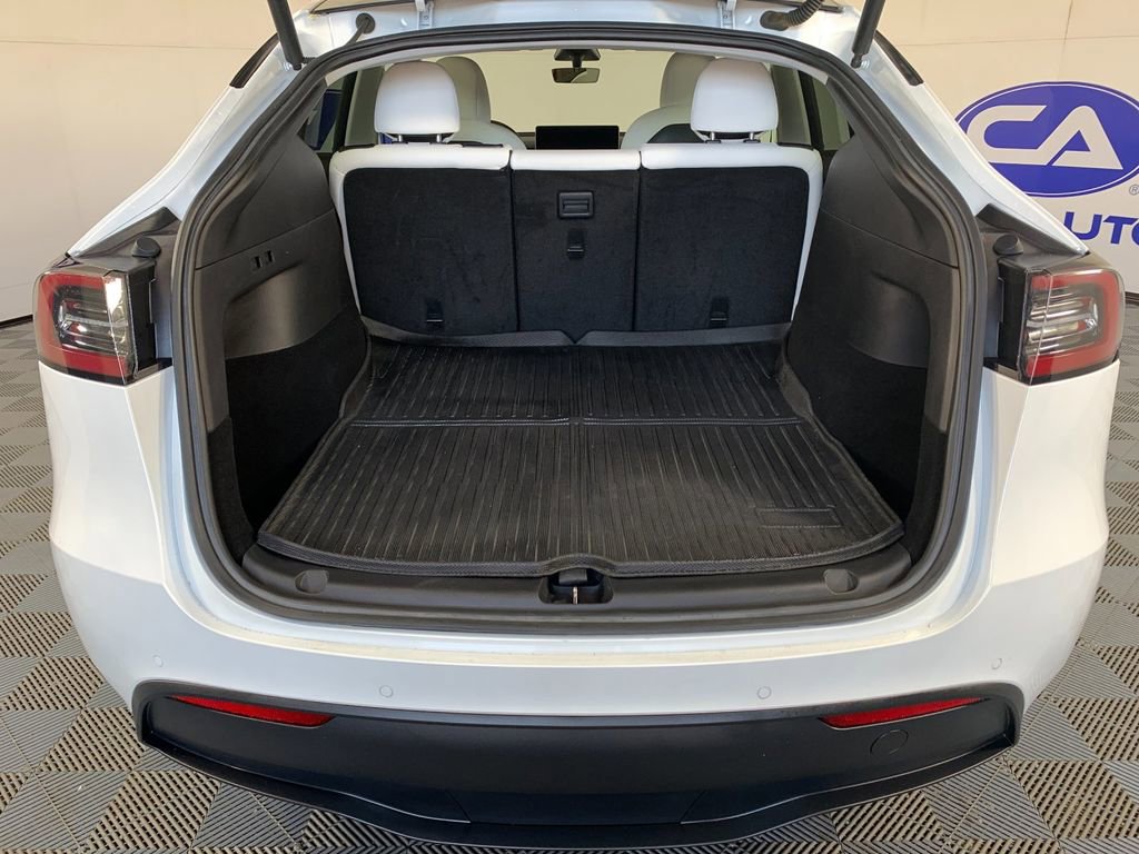 Used 2020 Tesla Model Y Long Range image 34
