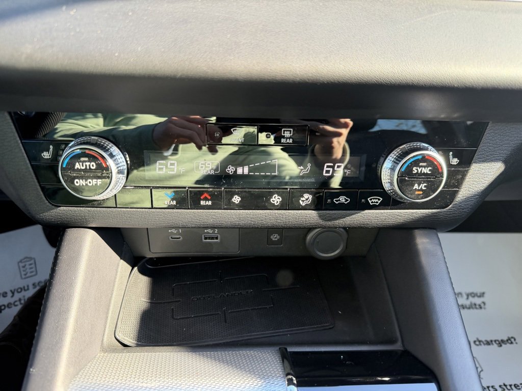 Used 2023 Mitsubishi Outlander SEL 40th Anniversary image 19