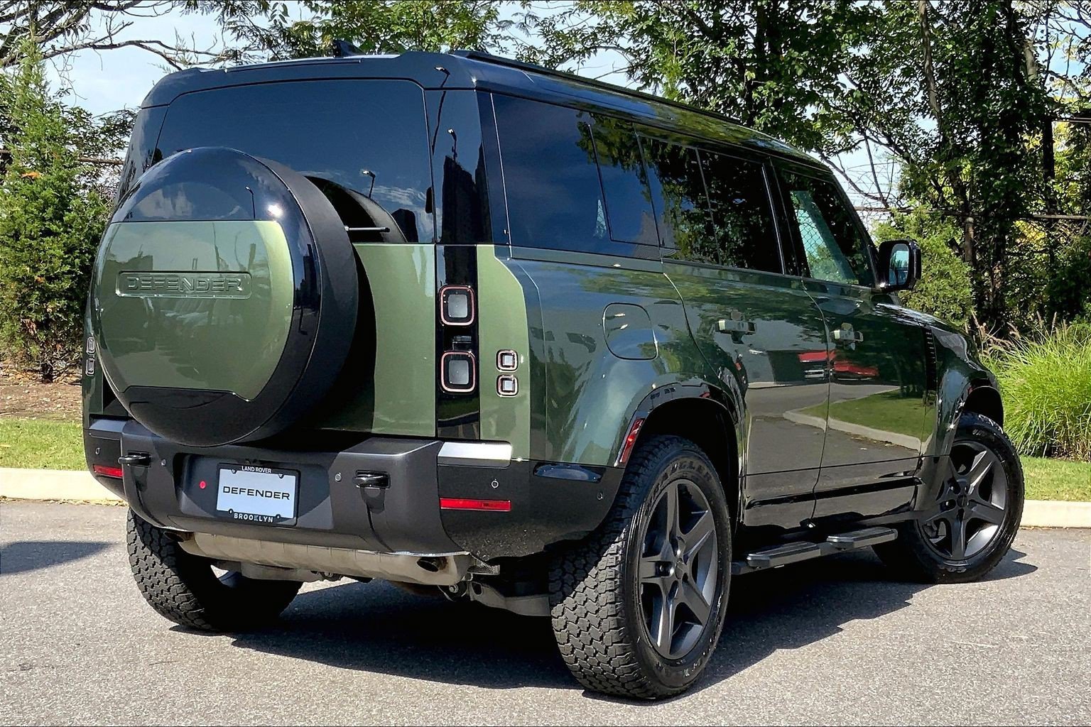 Certified 2026 Land Rover Defender 110 X-Dynamic SE AWD/4WD image 12