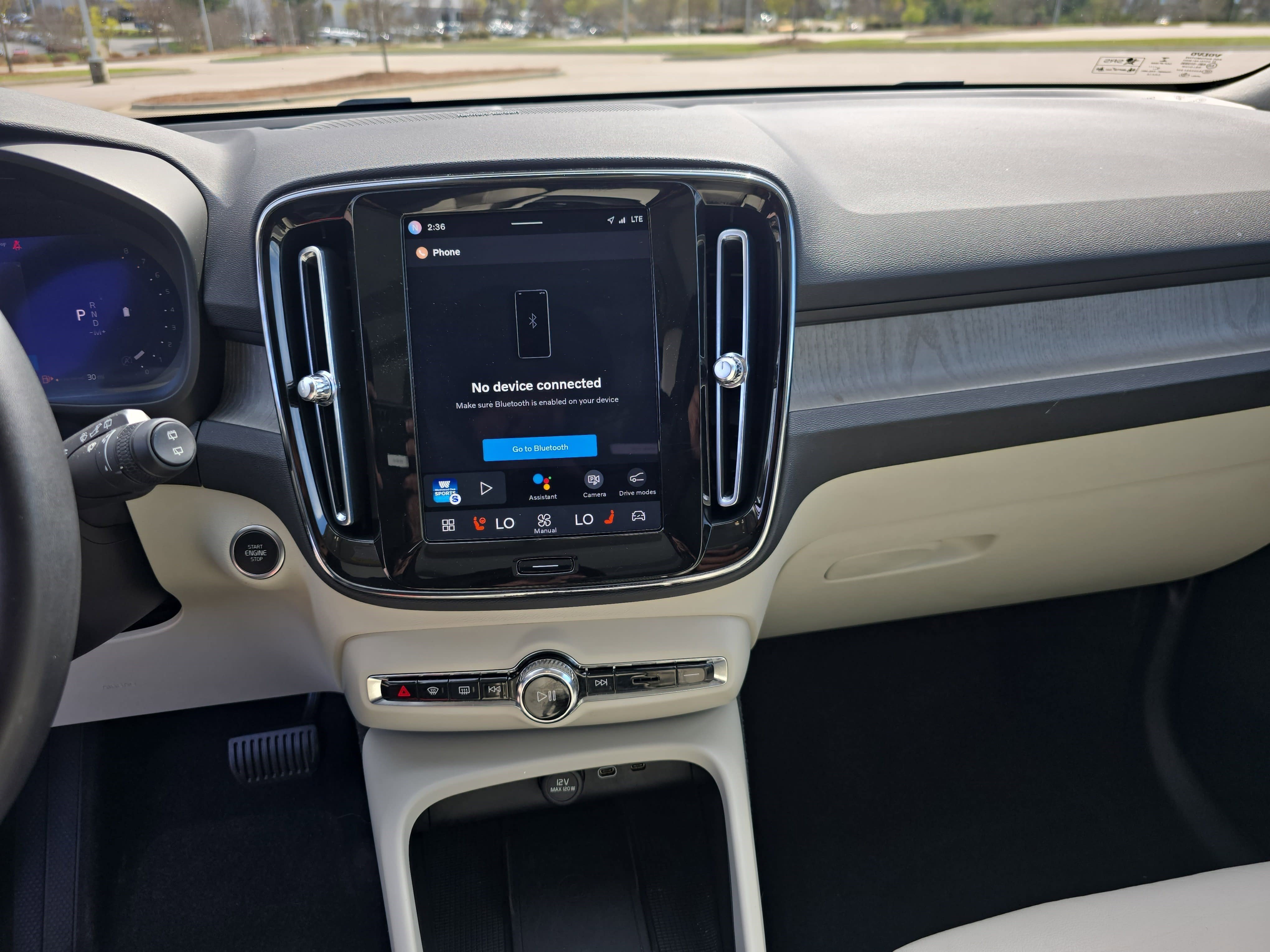 Used 2023 Volvo XC40 B4 Plus w/ Driver Assist Package image 21