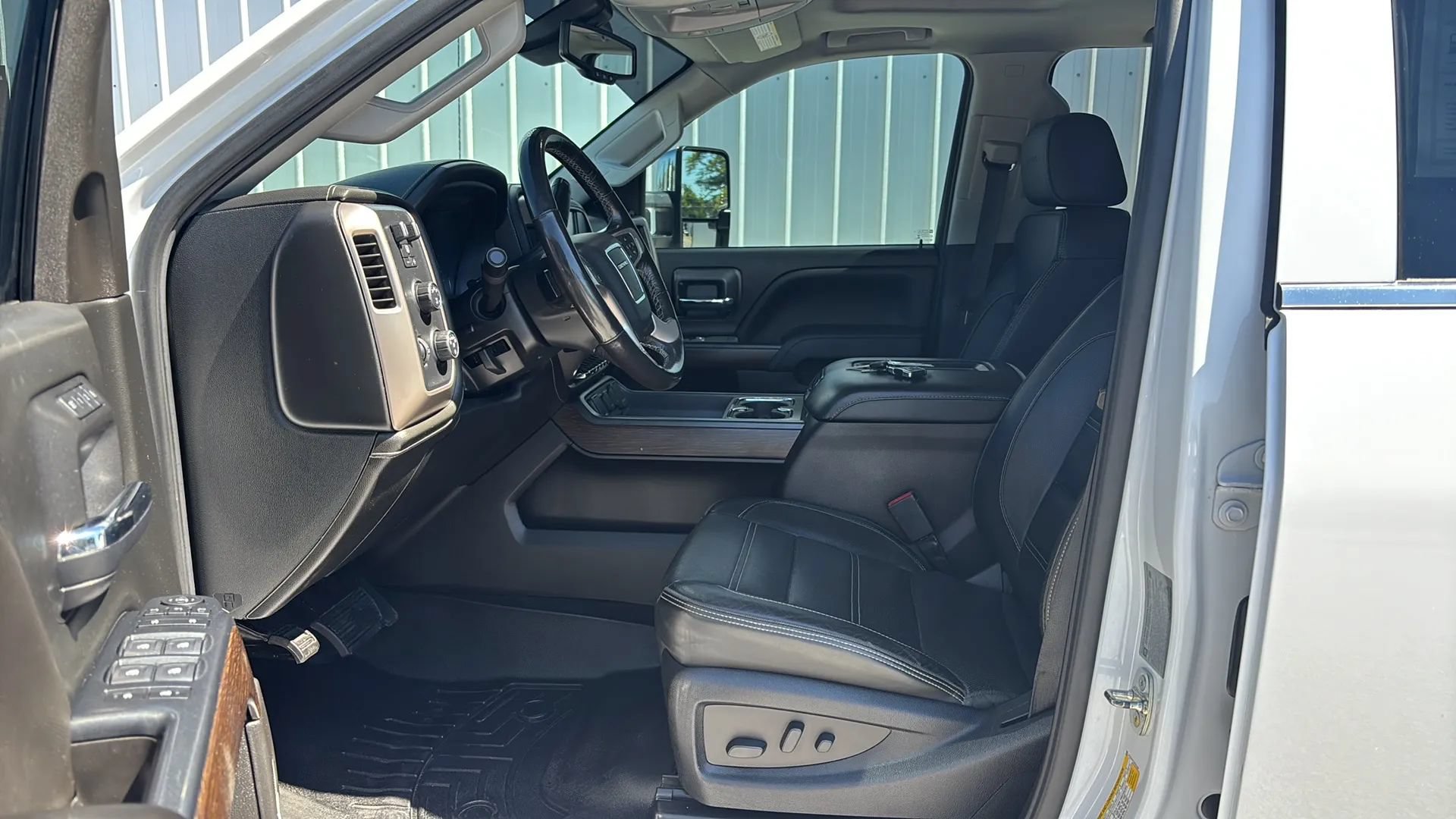 Used 2018 GMC Sierra 3500 Denali w/ Duramax Plus Package AWD/4WD image 20