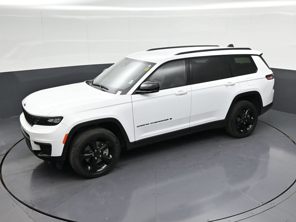 Used 2025 Jeep Grand Cherokee L Limited w/ Black Appearance Package RWD image 24