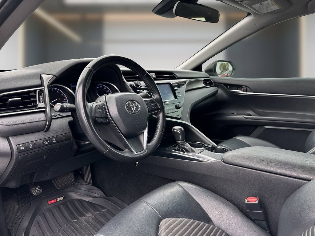 Used 2020 Toyota Camry SE image 10