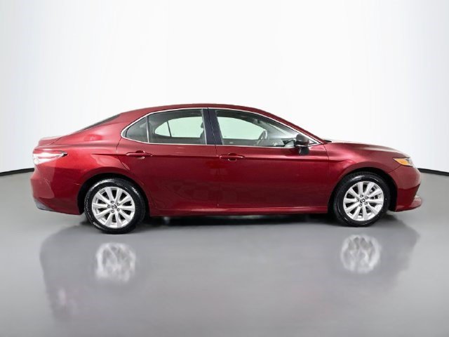Used 2018 Toyota Camry LE w/ Convenience Package FWD image 11