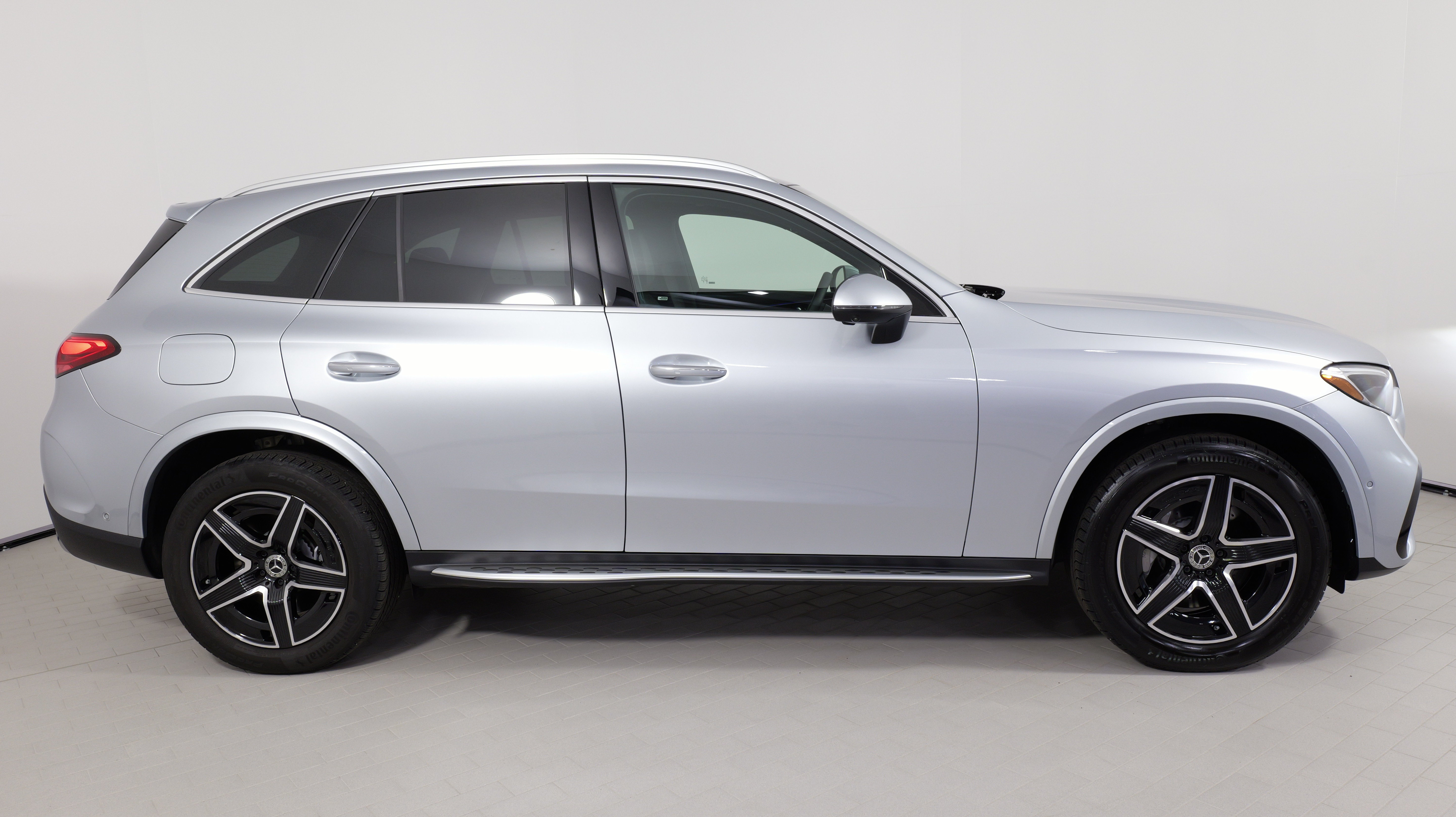 Used 2025 Mercedes-Benz GLC 350e 4MATIC image 11