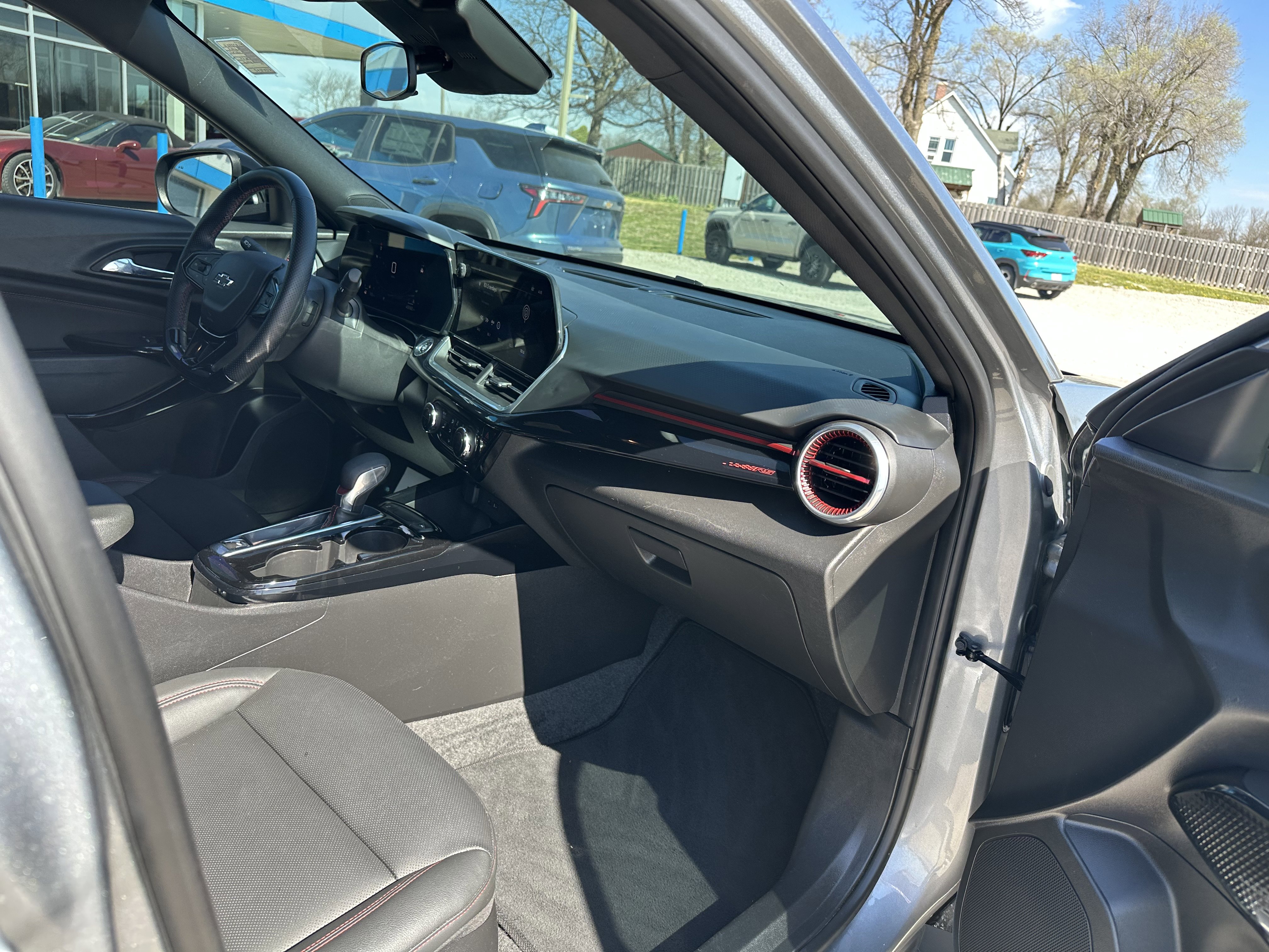 Used 2024 Chevrolet Trax RS w/ Driver Confidence Package FWD image 30
