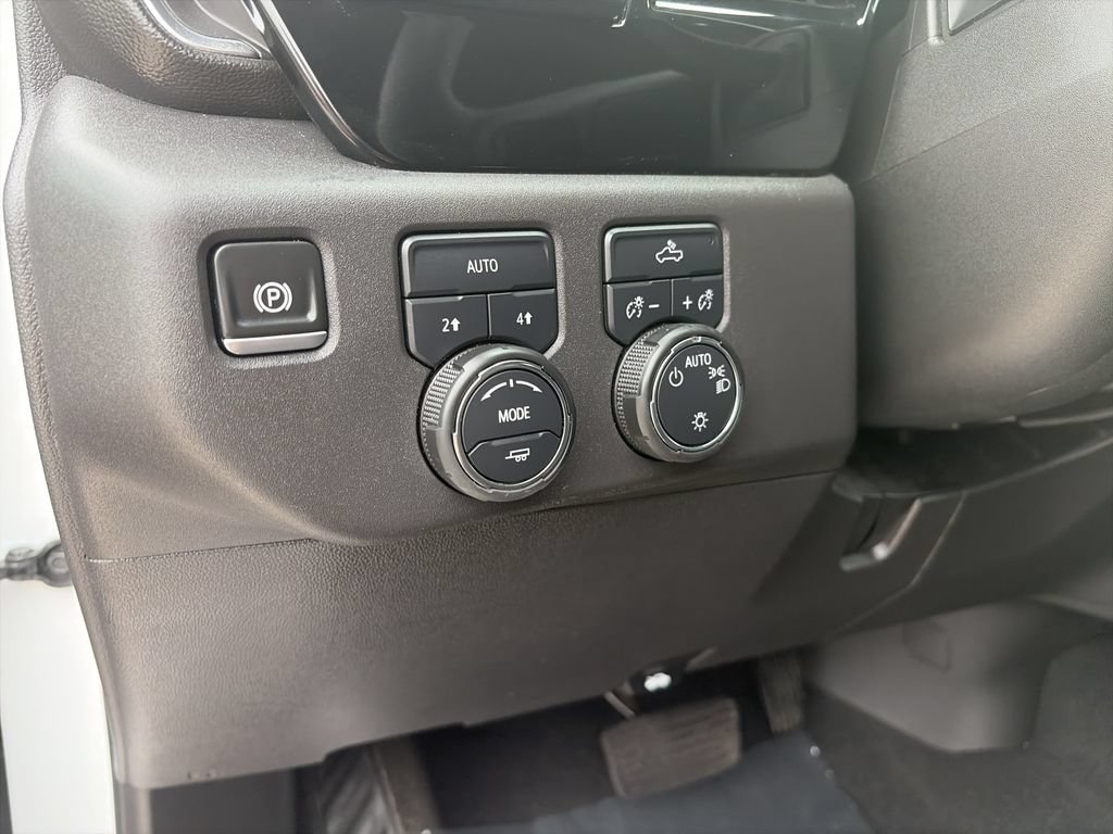 Used 2025 Chevrolet Silverado 1500 LT AWD/4WD image 19