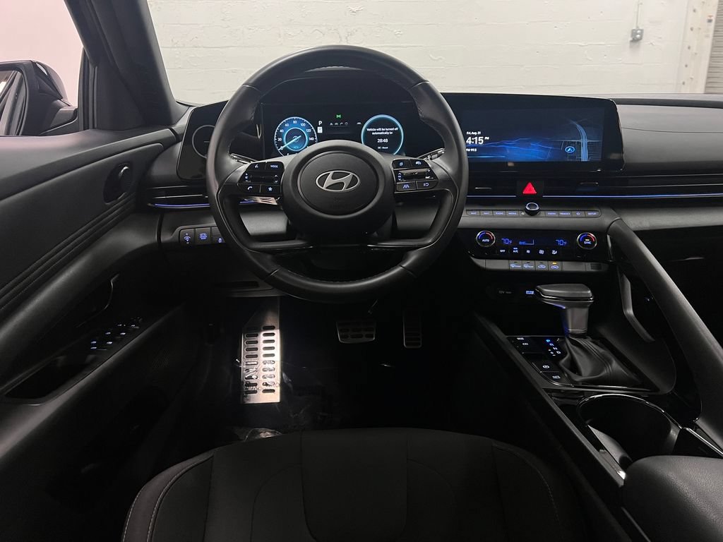Used 2025 Hyundai Elantra SEL FWD image 15